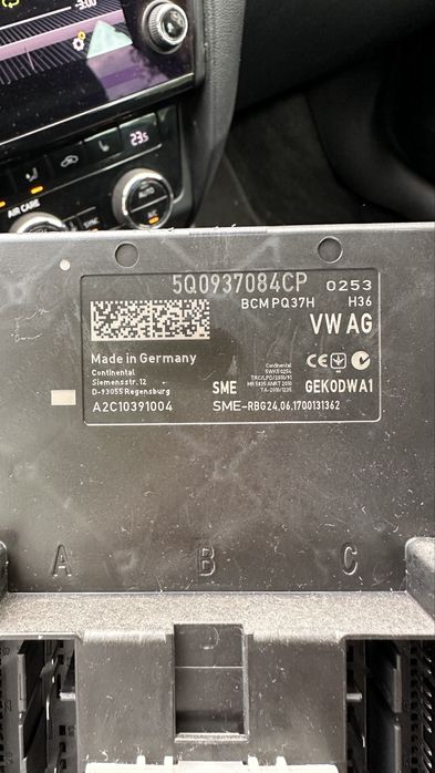 Блок комфорта (ЕБУ) WAG, Skoda 5Q0937084CP дефект