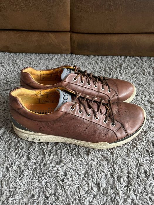 Кроссовки фирмы Ecco