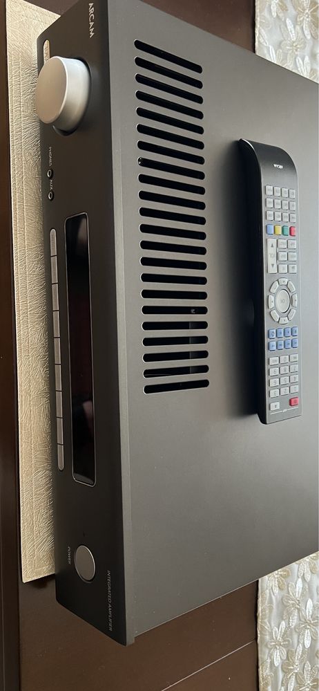 Arcam SA30 inteligentny wzmacniacz, streamer i DAC