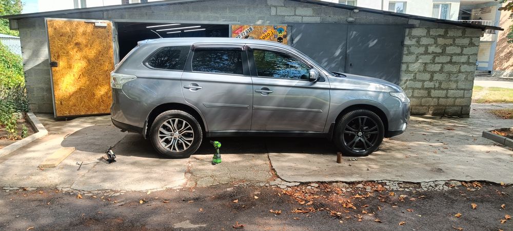 MITSUBISHI outlander 2013рік