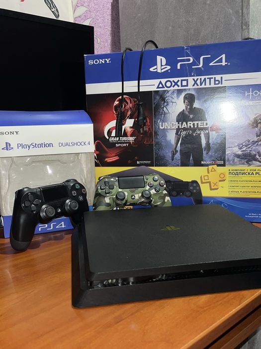 Play station 4 slim 1Tb