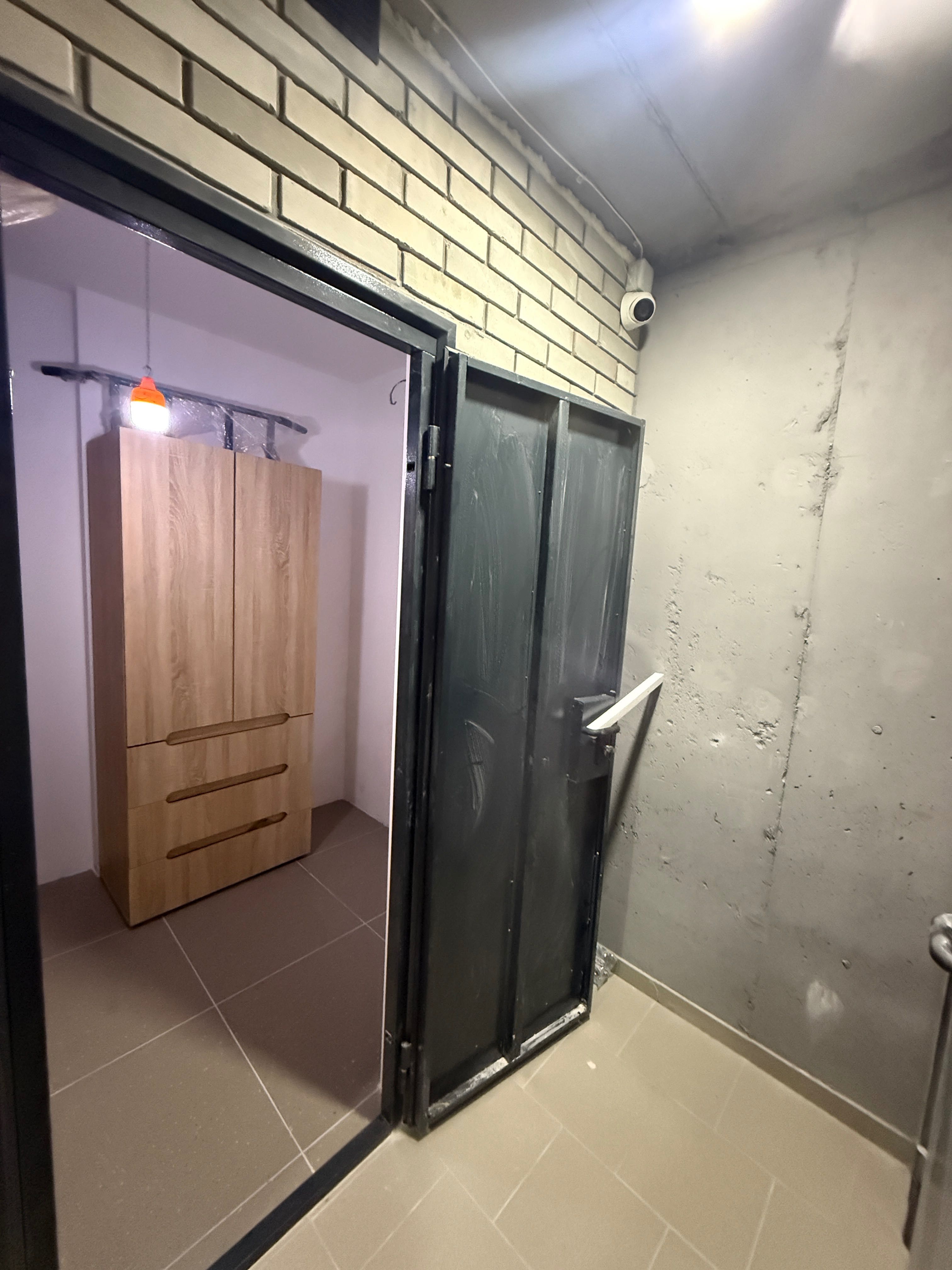 Продаж комора (нежитлове приміщення, гараж, кладовка,) в під’їзді ЖК!!