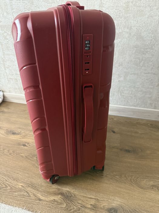 Продаю чемодан из Поліпропілен