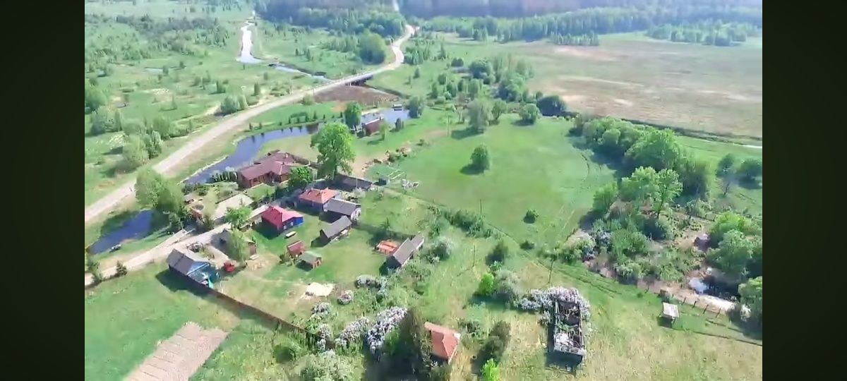 Отдельно стоящий дом в хуторе. Живописно.