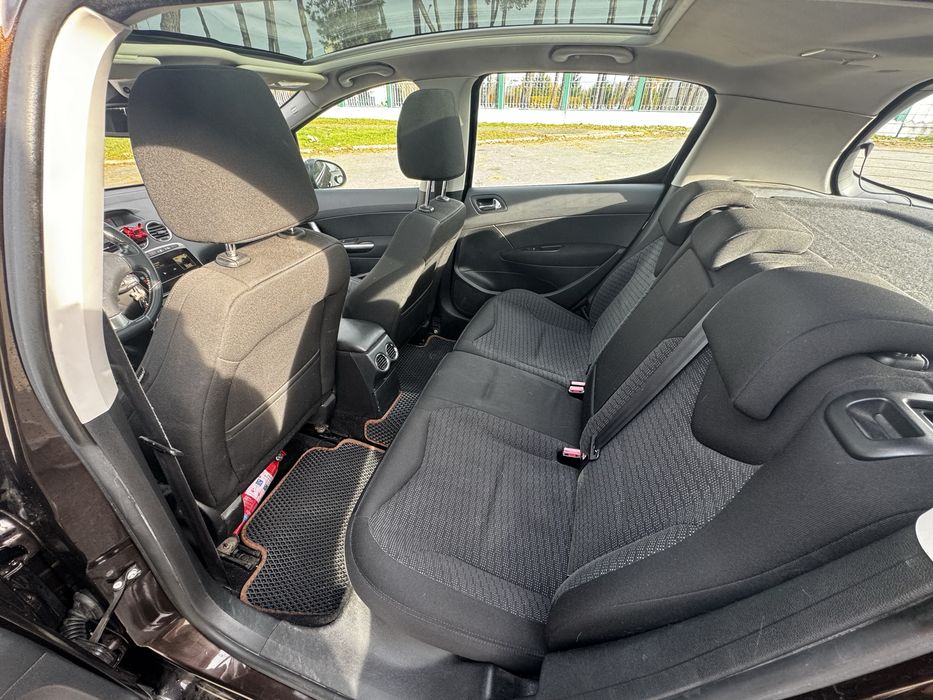 Peugeot 308 2012 року