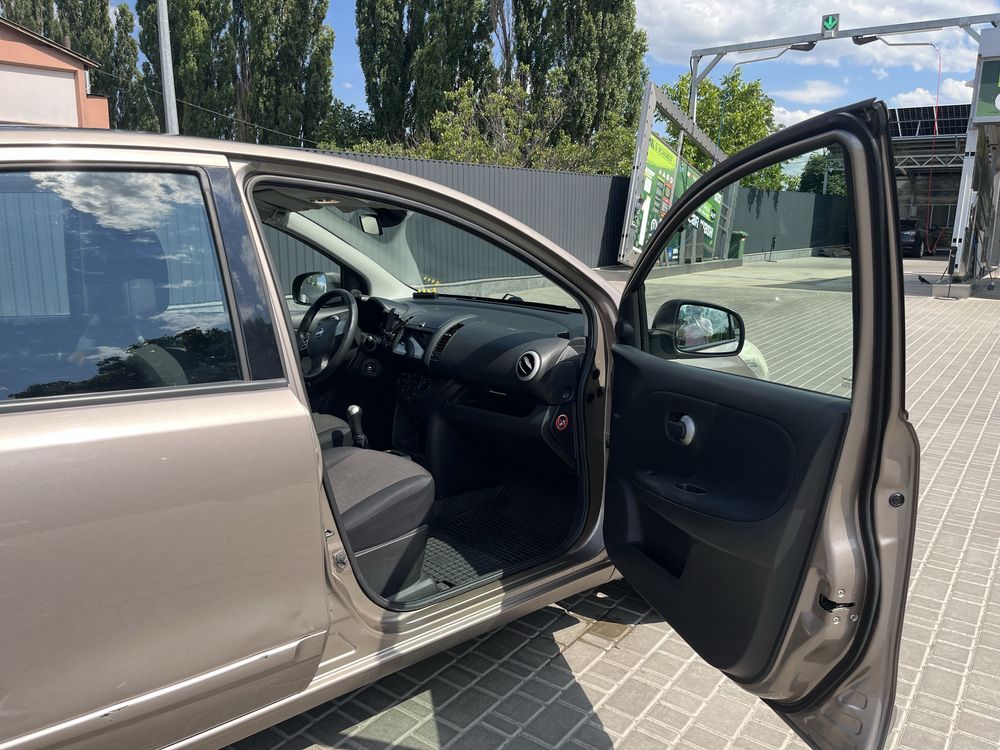 Nissan Note 2011 1.4 бензин