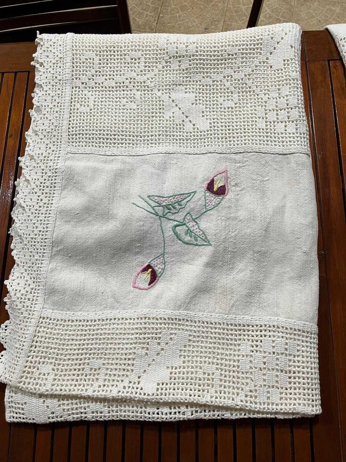 Colchas e almofadas de renda