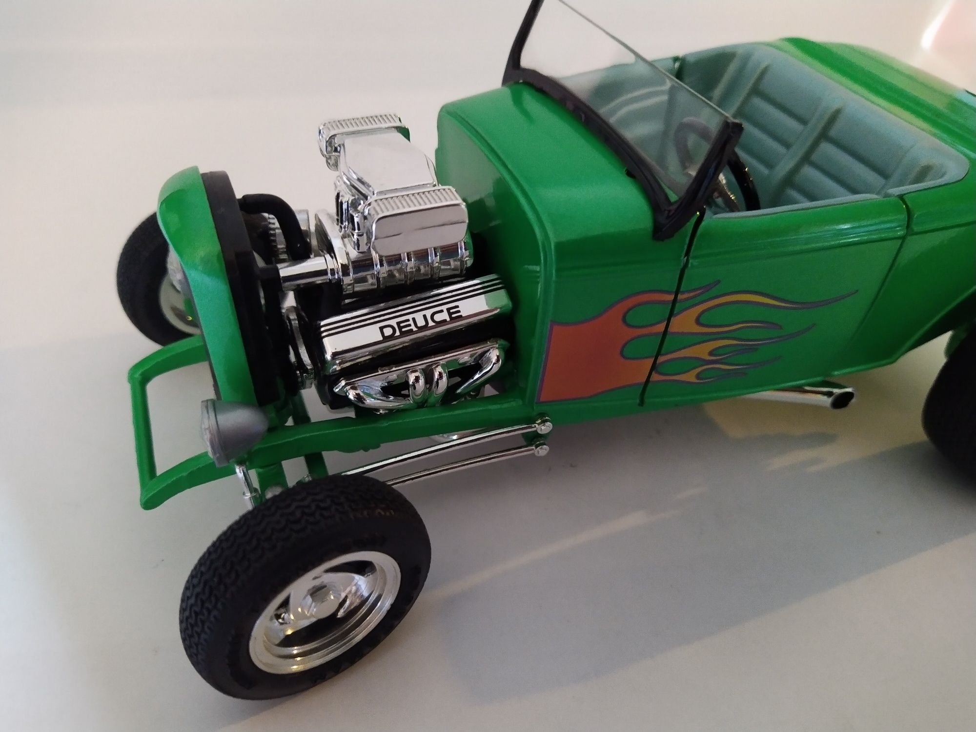 Ford Trademark ERTL Skala 1:18