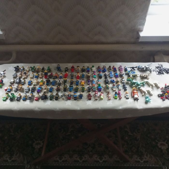Лего человечки ,фигурки,запчасти ,оружие