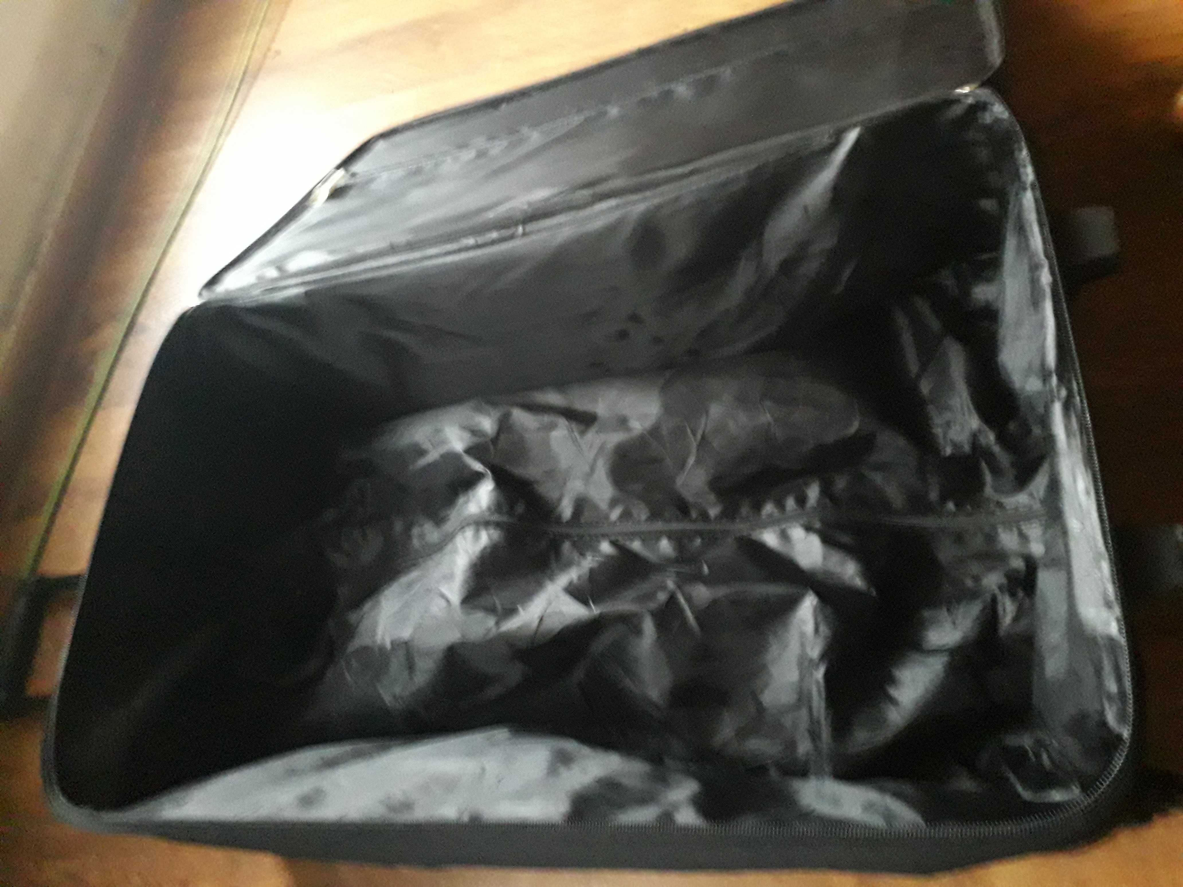 Walizka Podróżna z wysuwaną rączką na 2 kolkach kauczukowych
