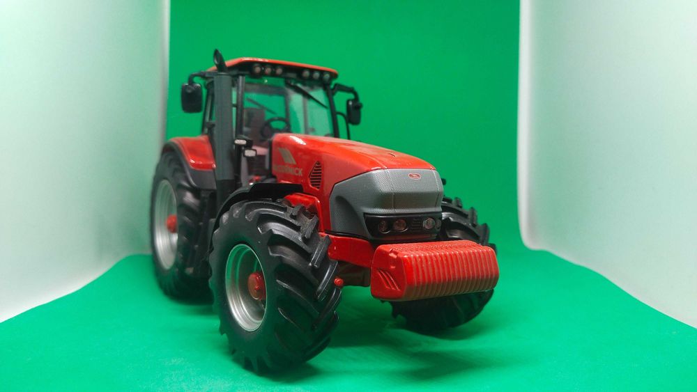 Traktor MC Cormick ZTX 1:32 Universal Hobbies jak siku britains