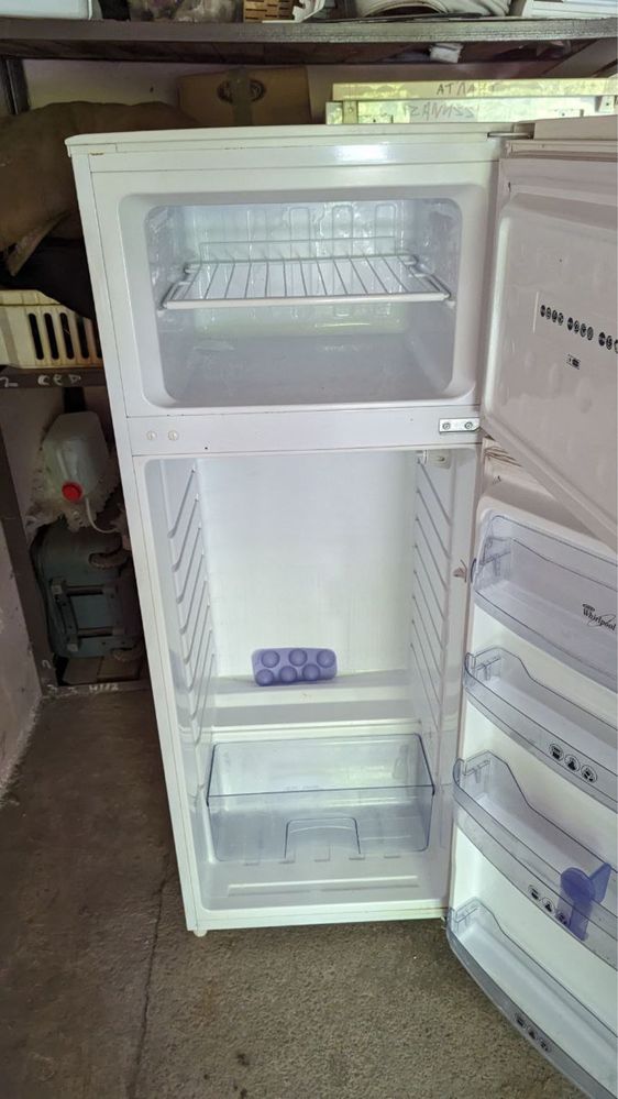 Холодильник Whirlpool у гарному стані