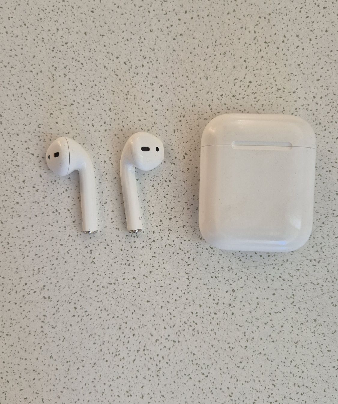 Apple - AirPods 1