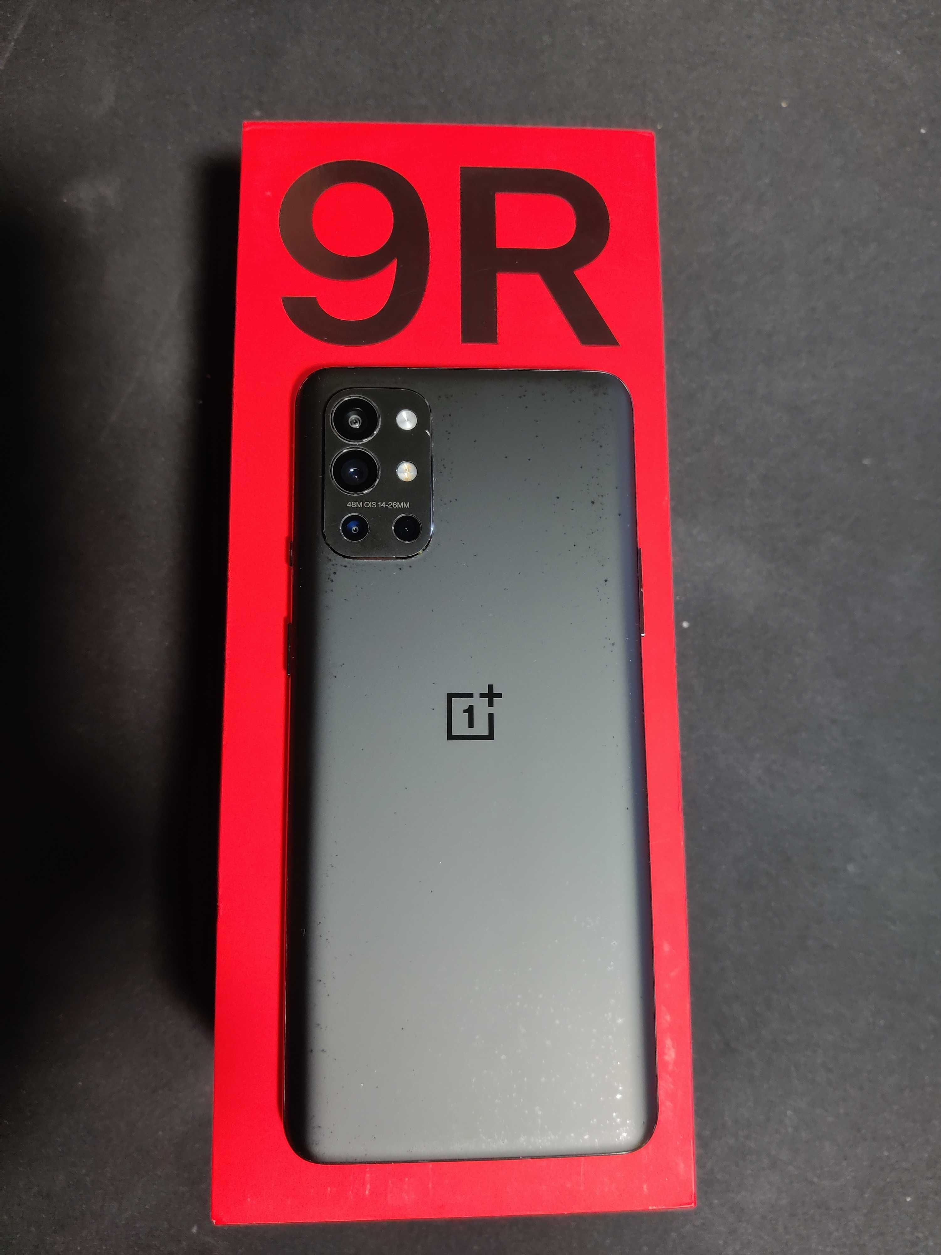 Продам OnePlus 9R 8/256gb Carbon Black повний комплект + чохли