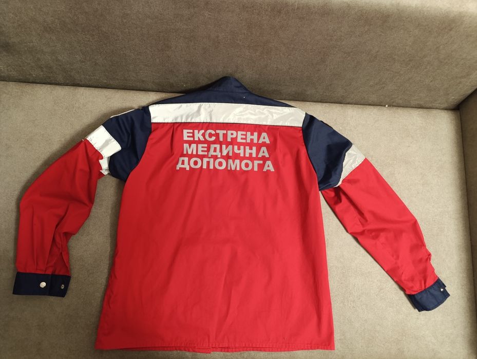 Новий костюм екстреної медичної допомоги (спецодяг).