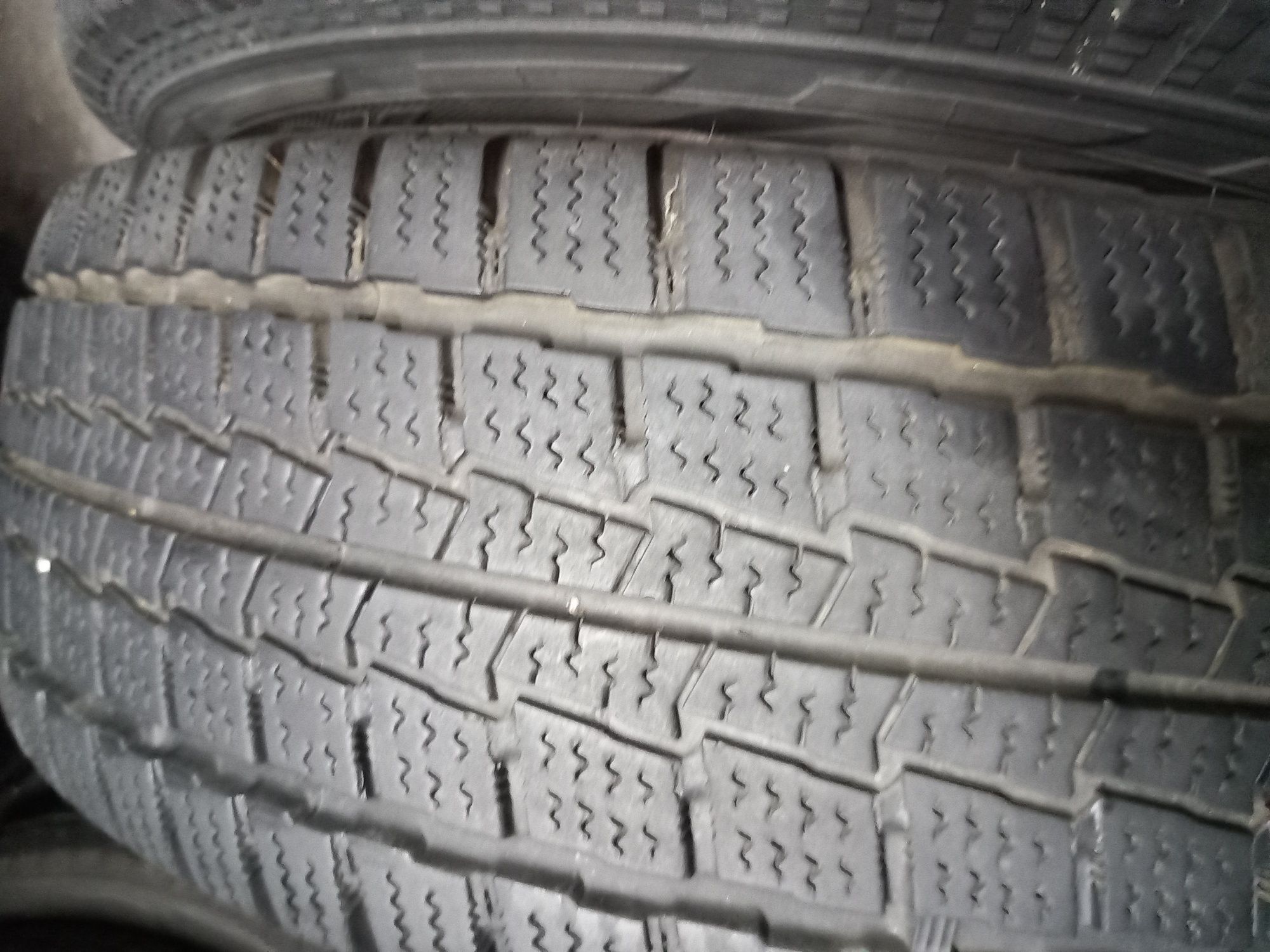 Opony używane 215/70/15c hankook 2x6 mm