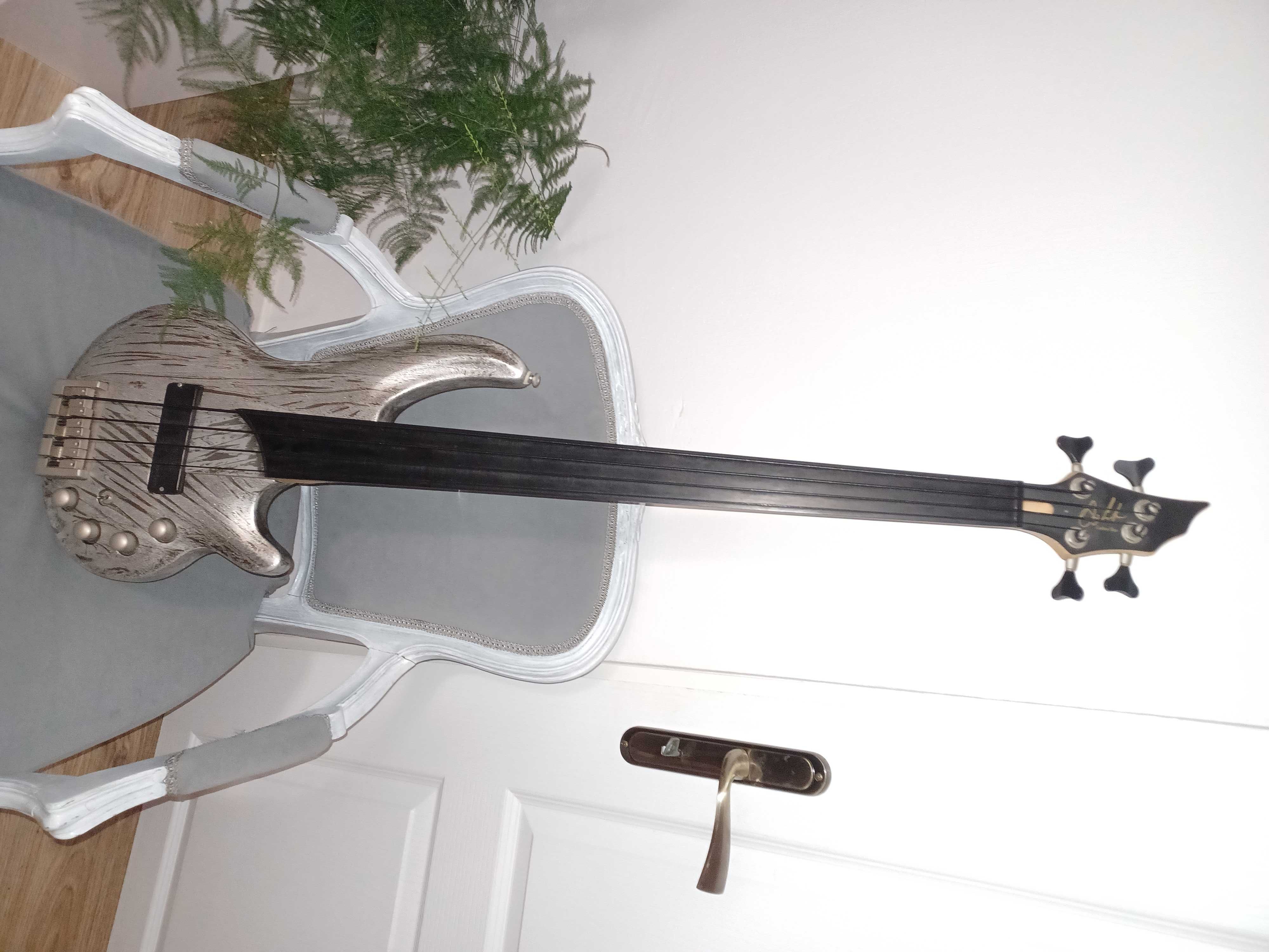 Gitara basowa 4 strunowa bezprogowa Cort Curbow 4FL Fretless