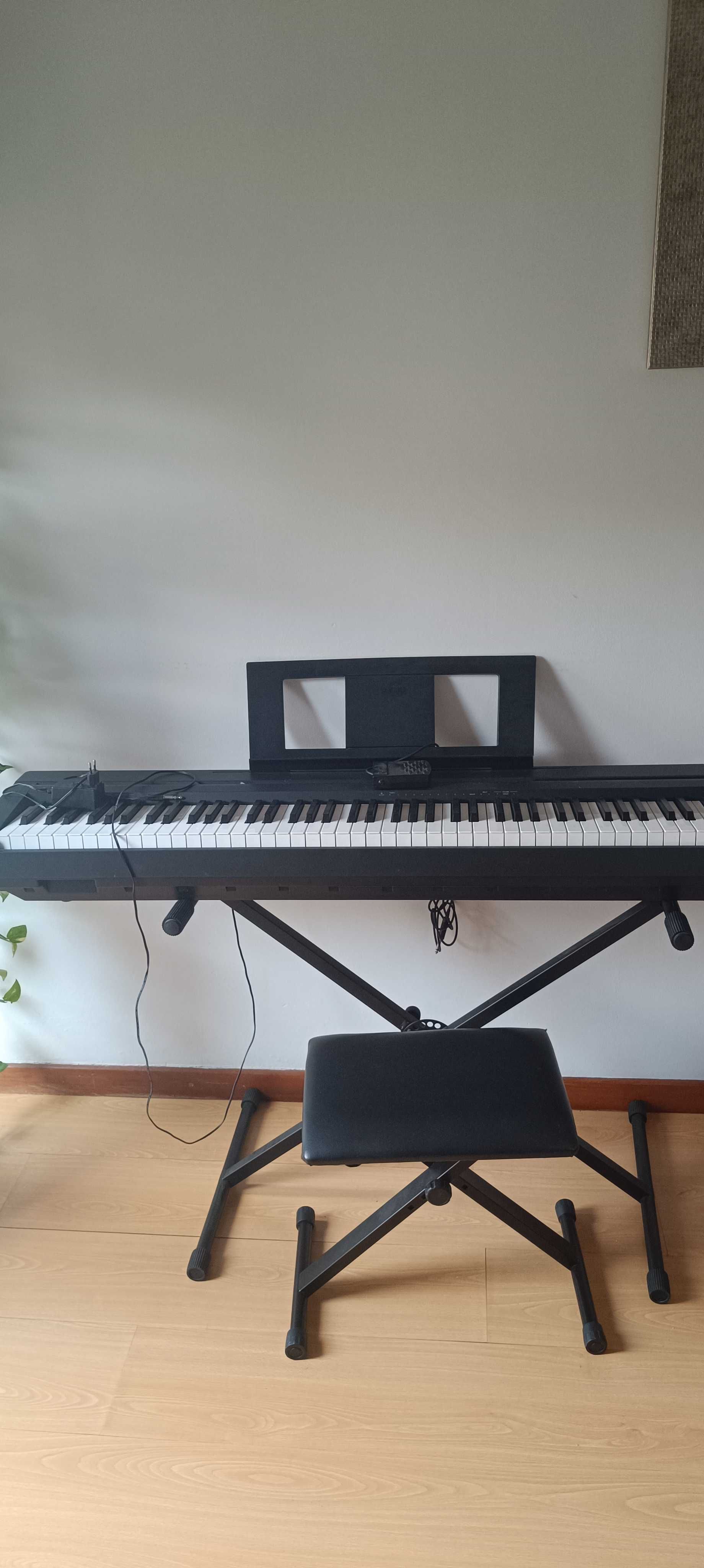 Piano Com muito pouco uso