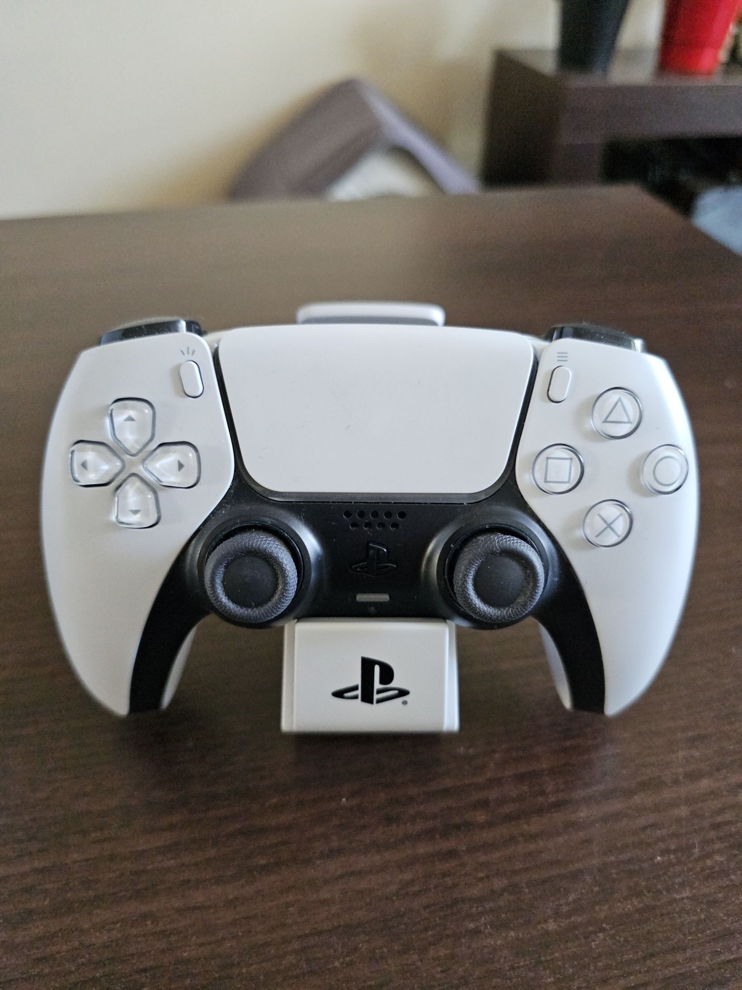 Playstation 5 + dedykowany dysk 1tb + ładowarka na 2 pady + gry