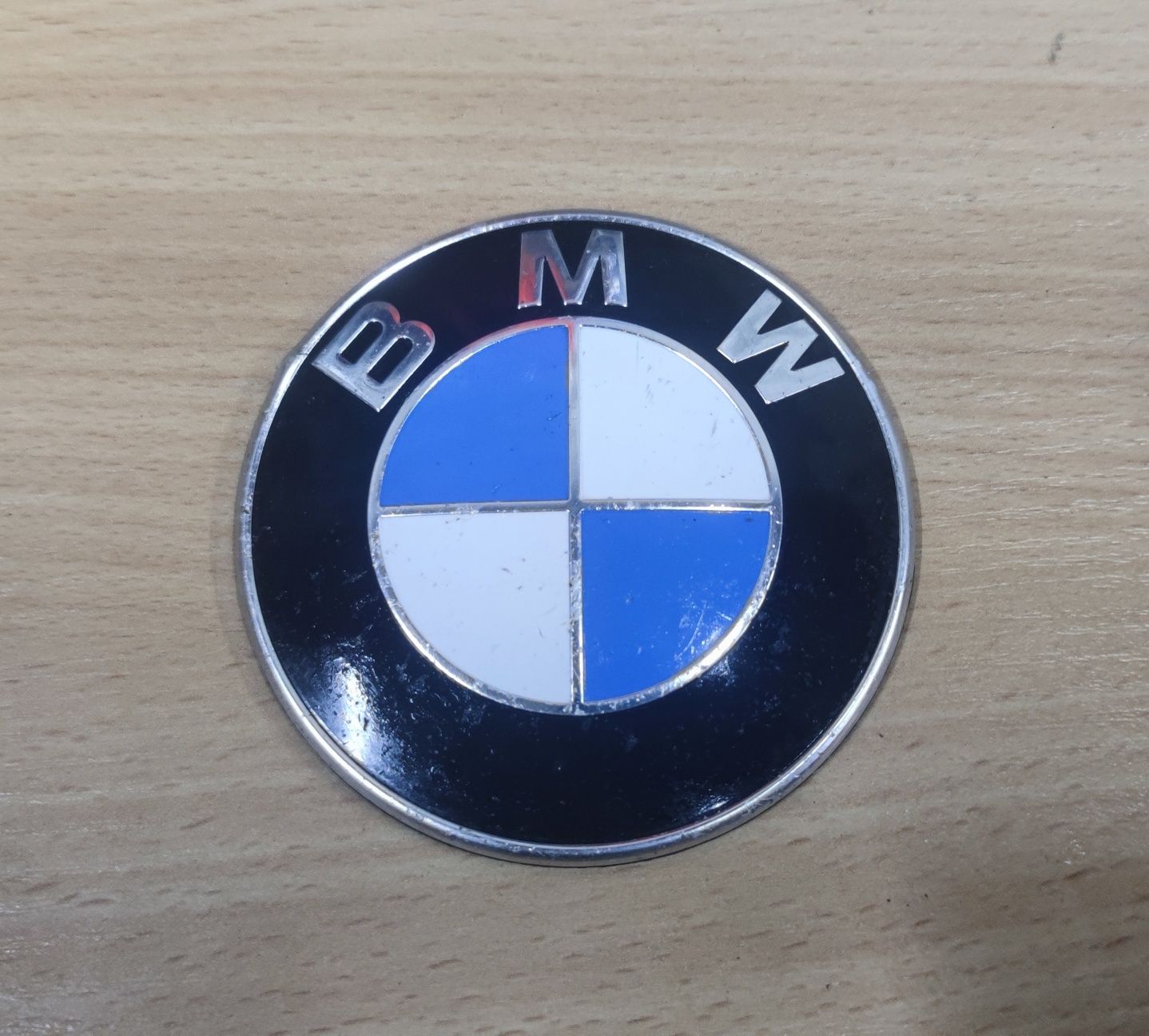 Значок BMW 7 057 794