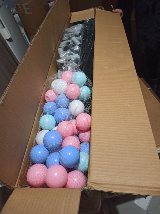 COSTWAY Kojec dla niemowląt 120 x 190 cm, z 50 piłkami do zabawy