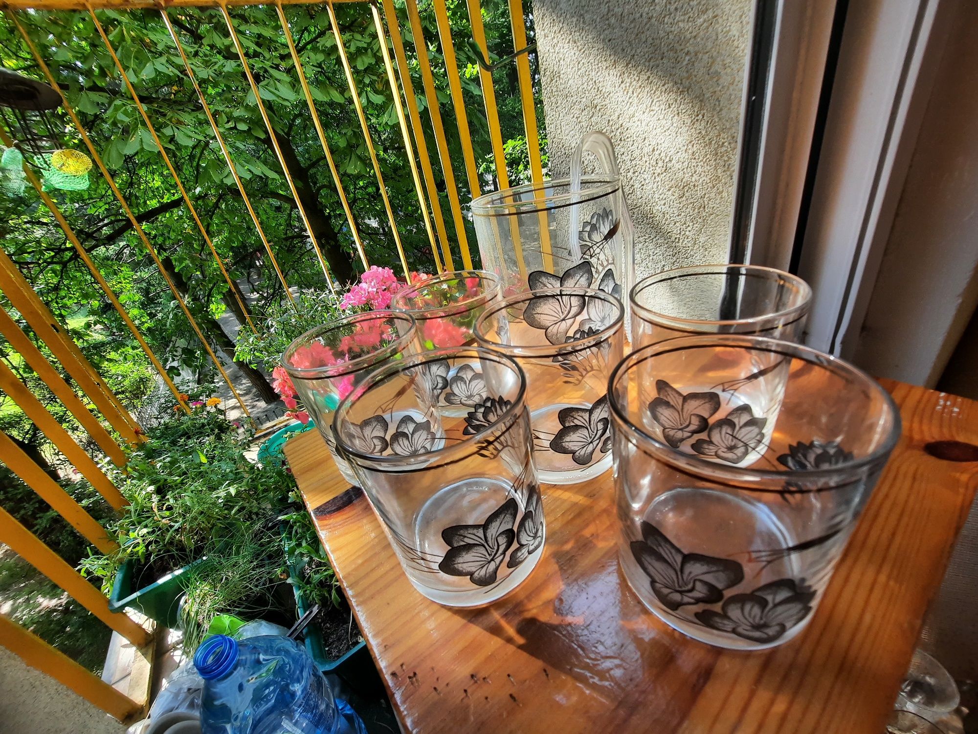 Szklanki do whisky z pojemnikiem na lód