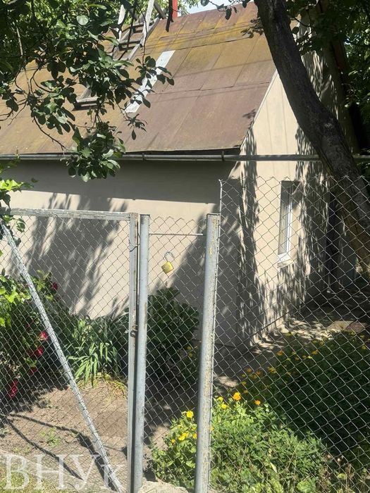 Земельна ділянка в межах Луцька з будинком!