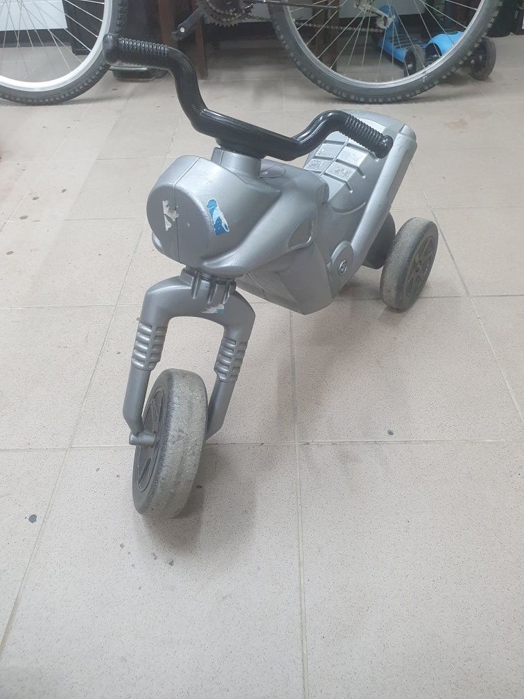 Jeździk trójkołowy motorek