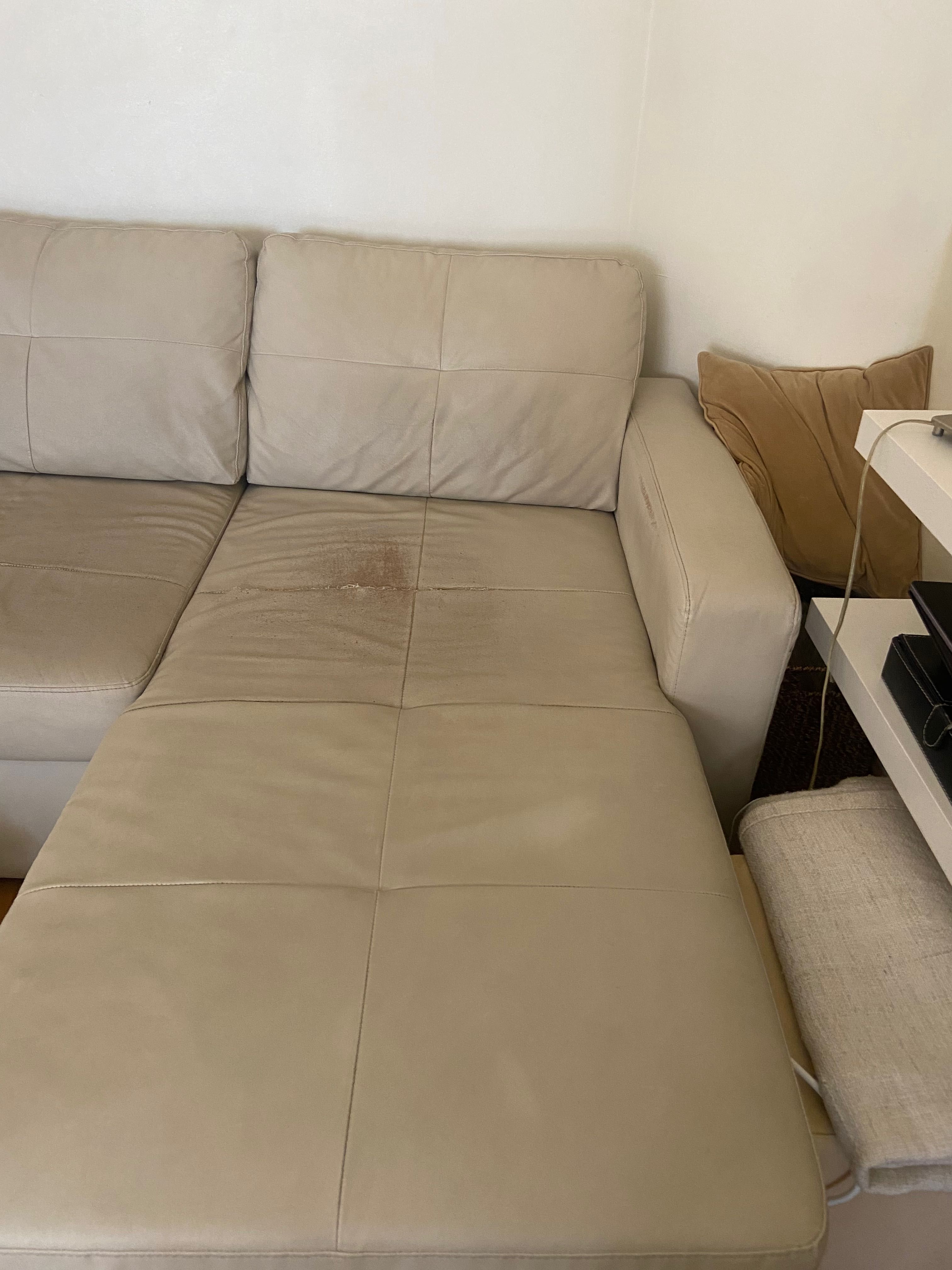 Sofá - Chaise longue reversível de pele sintética com cama