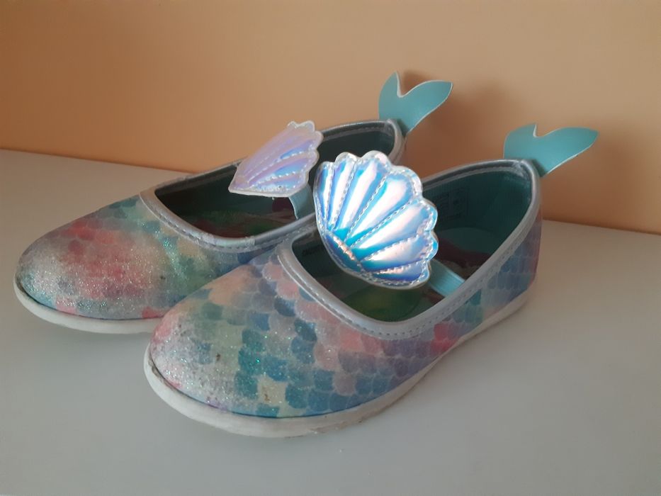 Buty CCC syrenki wkładane 27