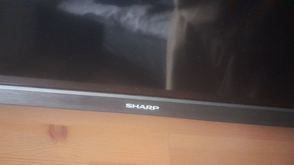 Tv smart sharp z pilotem