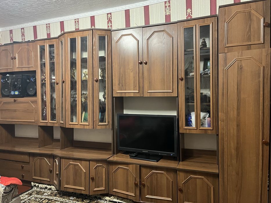 Продам меблі, стінка, шафи