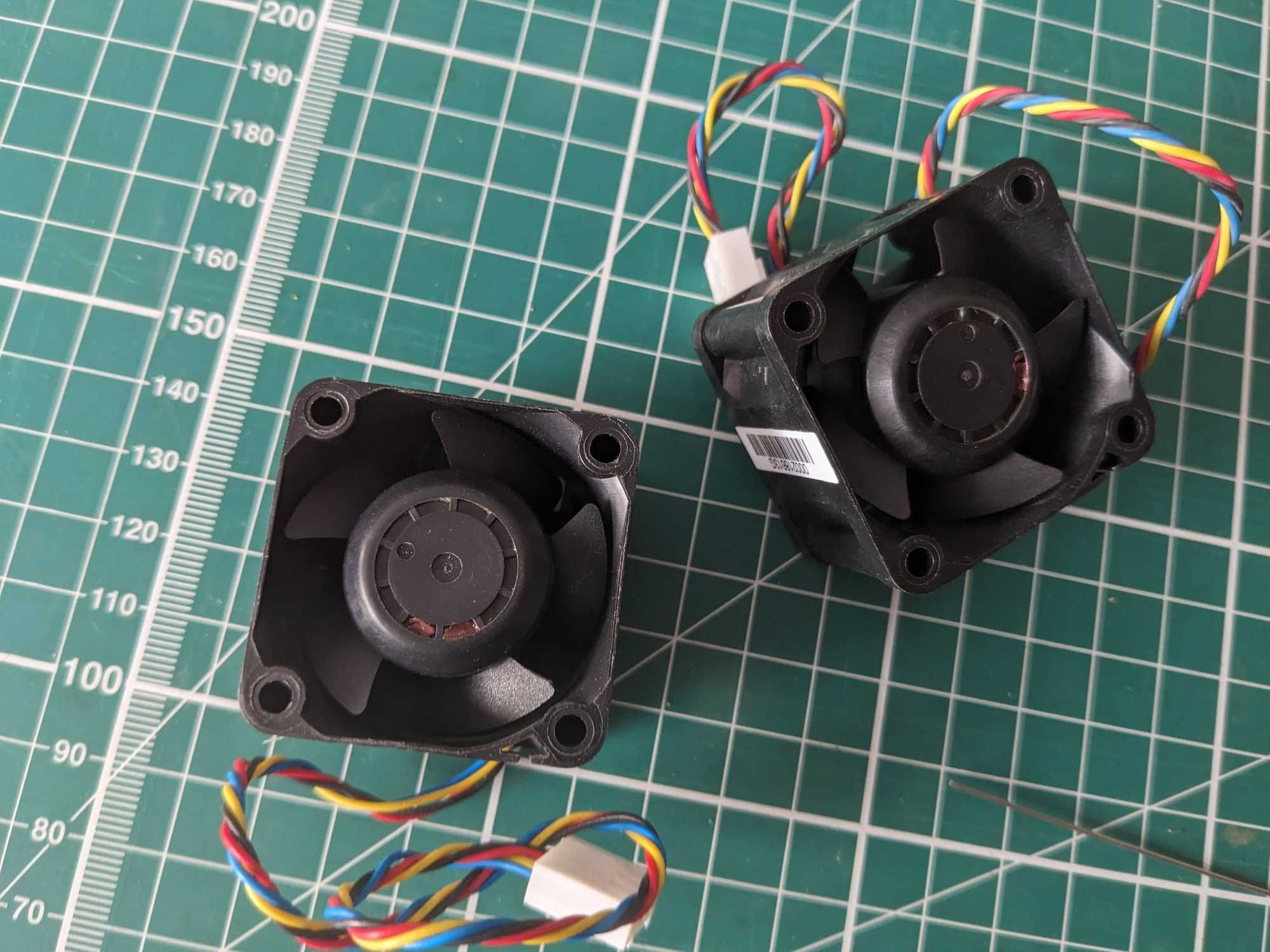 Fans 40x40x28 PWM para servidor