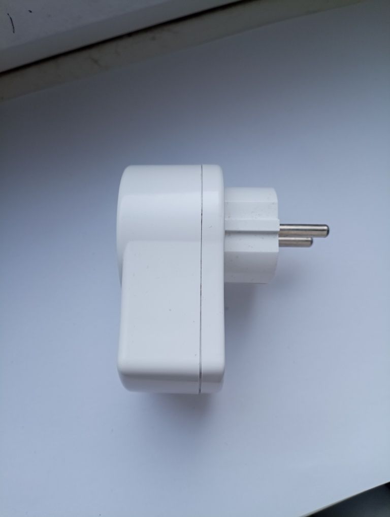 Сетевой адаптер розетка и зарядный прибор USB