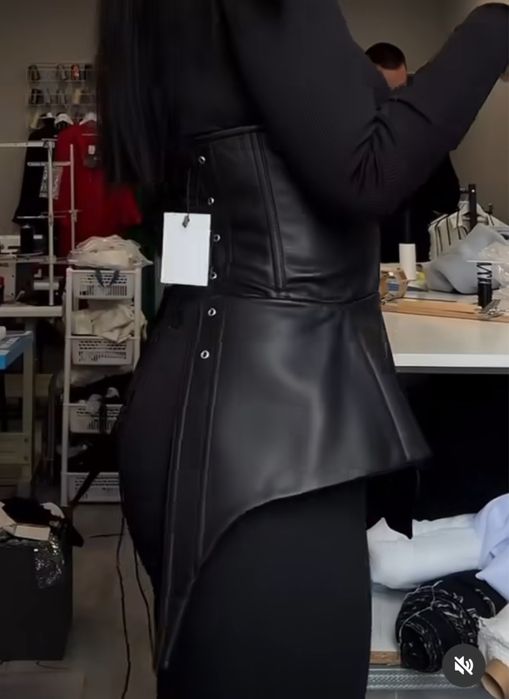 Кожанный корсет на затяжке