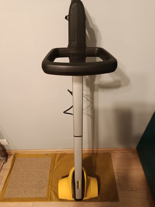 Ciśnieniowa myjka ze szczotką Karcher do patio i tarasów PCL 4