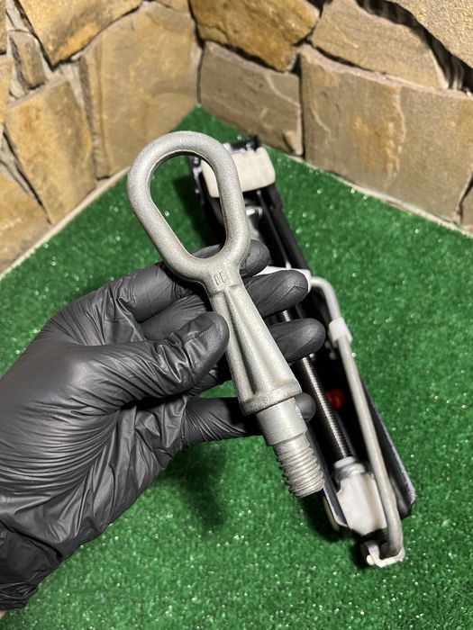 Домкрат крюк БМВ Е46 Е90 Ф30 BMW E46 E90 F30