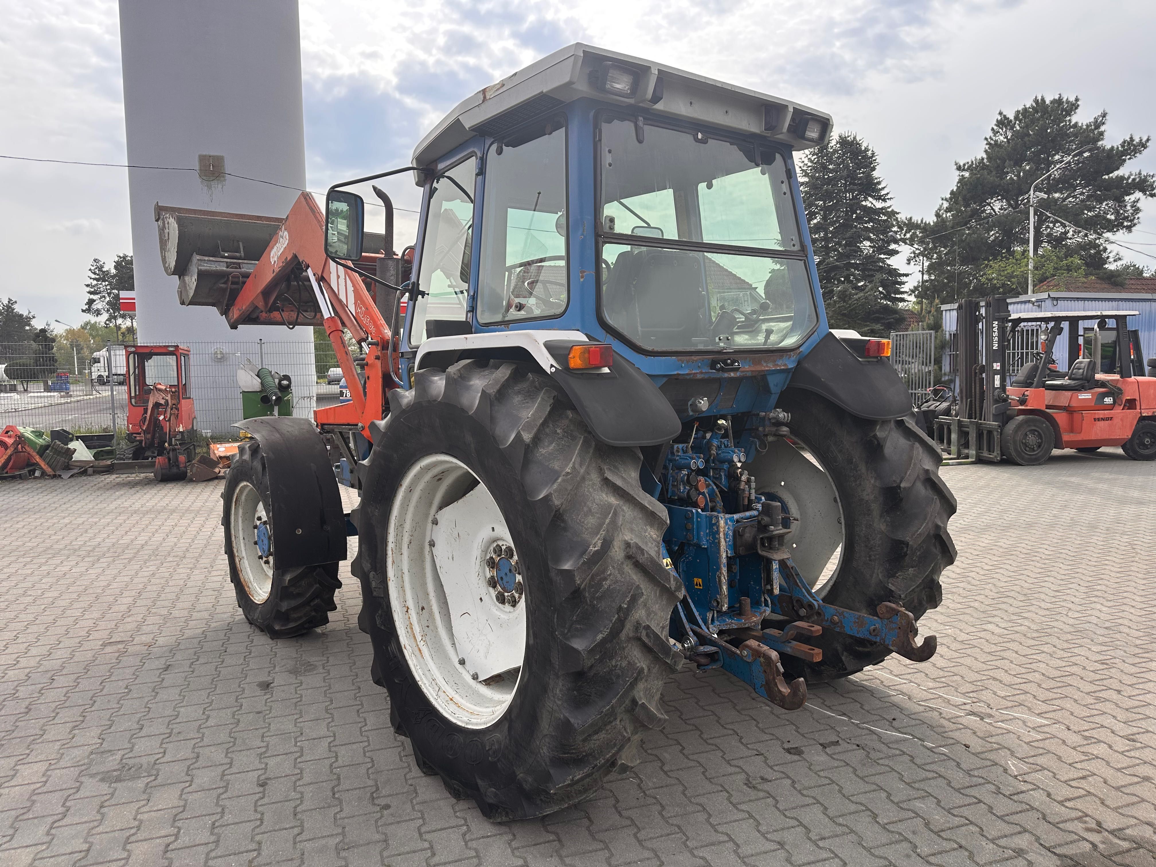 Ciągnik FORD 7810 z ładowaczem MAILLEUX