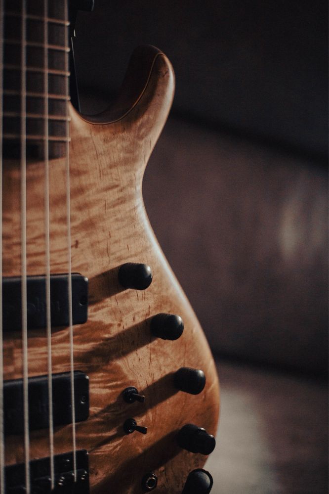 Baixo eletrico Dlima guitars.