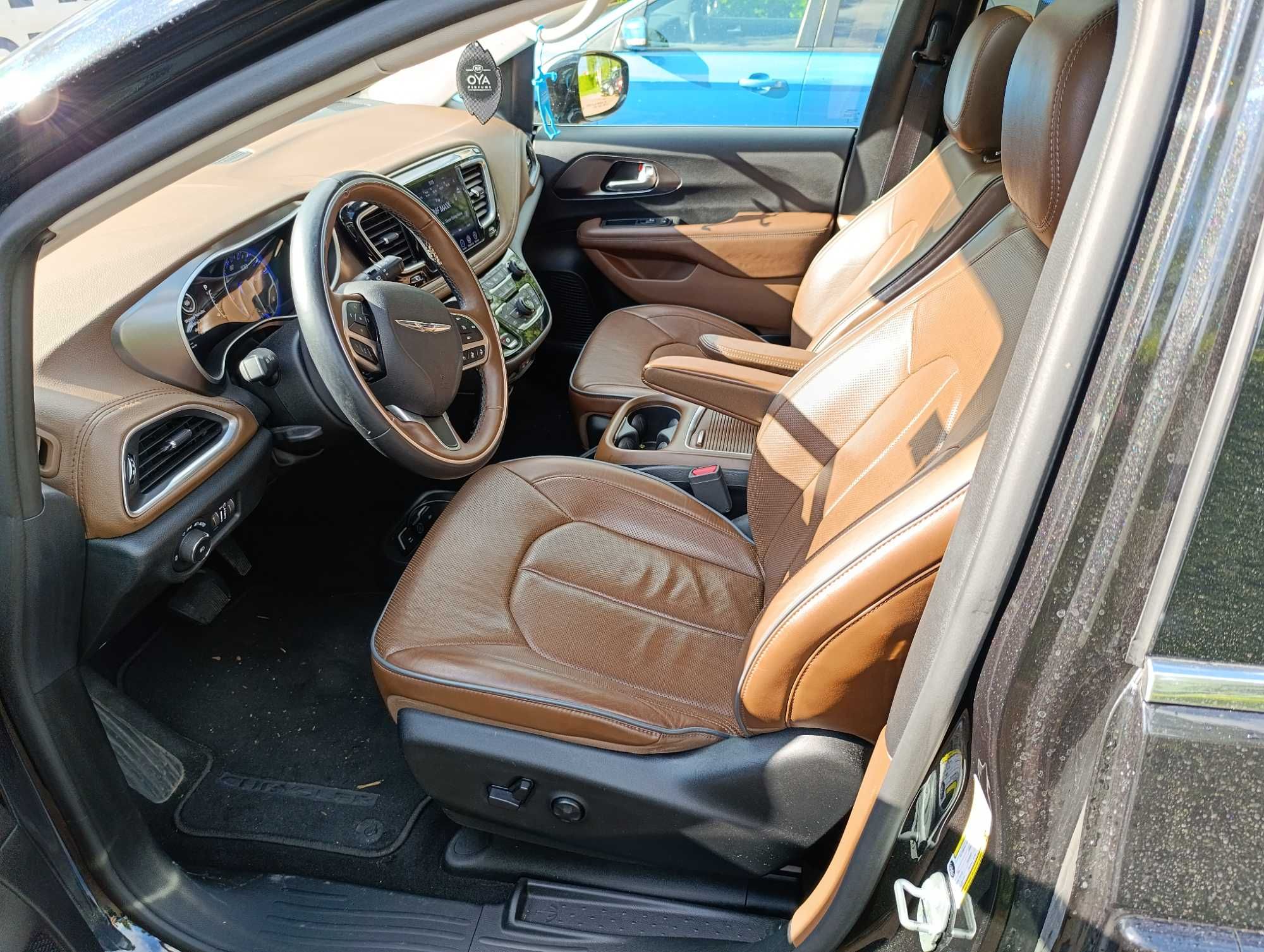 Wynajem samochodu Chrysler Pacifica Limited