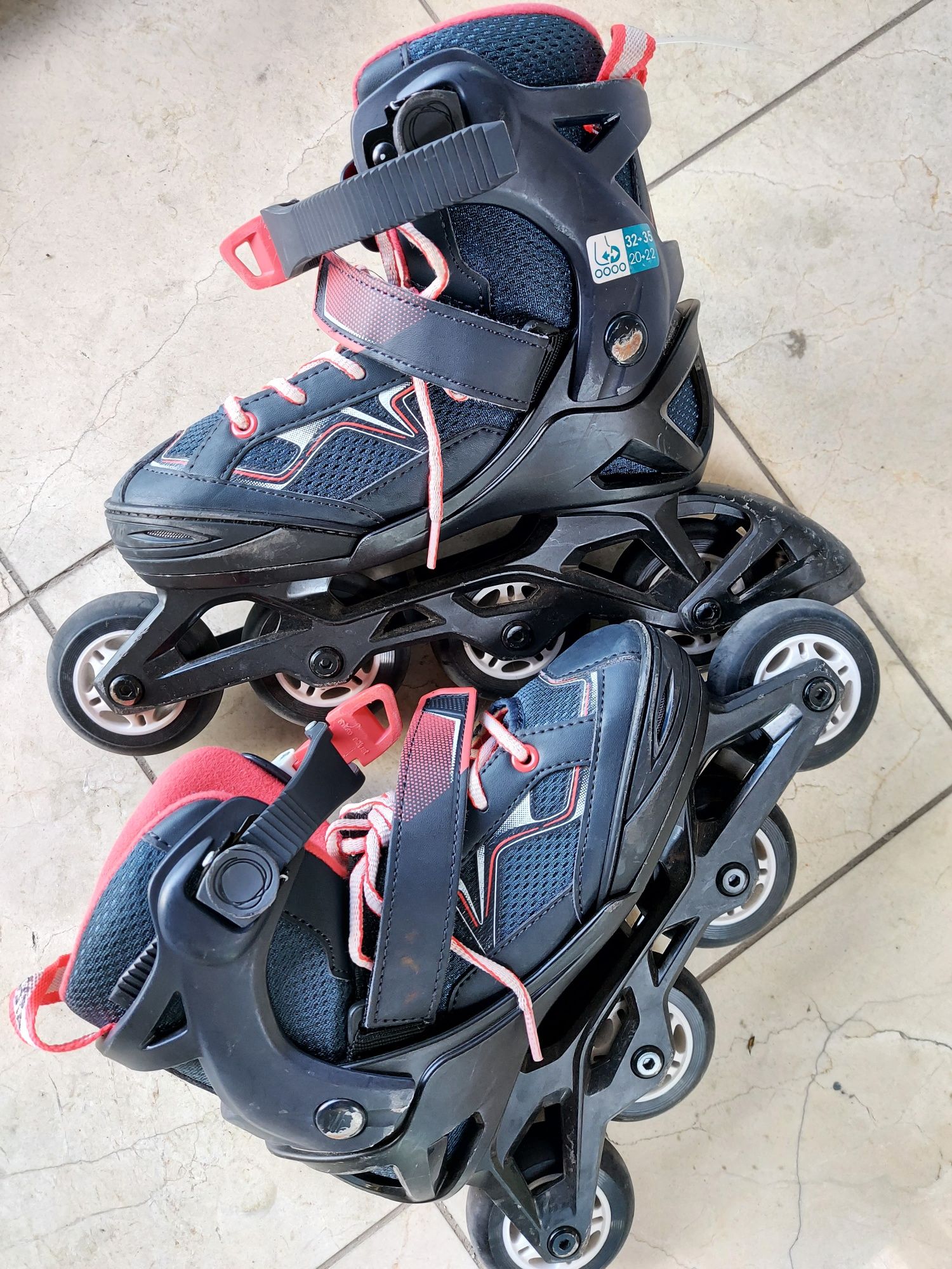 Patins em linha de criança + oferta de protecções