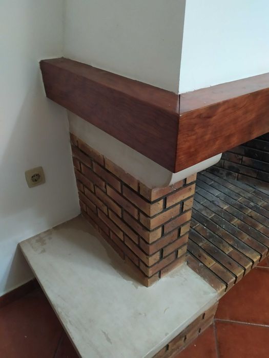 Lareira em muito bom estado pouco usada
