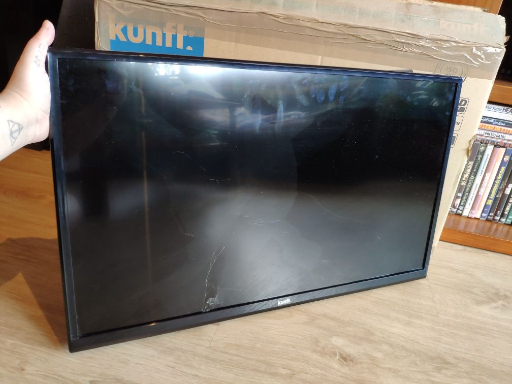 HDTV LED Kunft 28" para peças