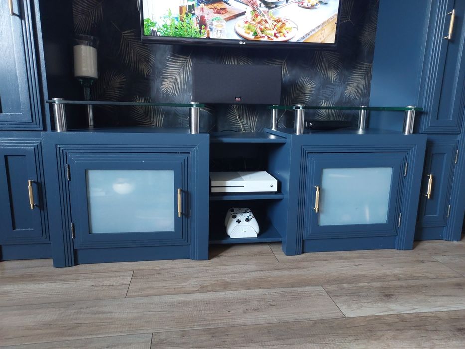 Drewniana meblościanka RTV