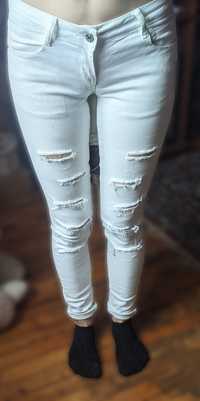 Женские джинсы белые рваные