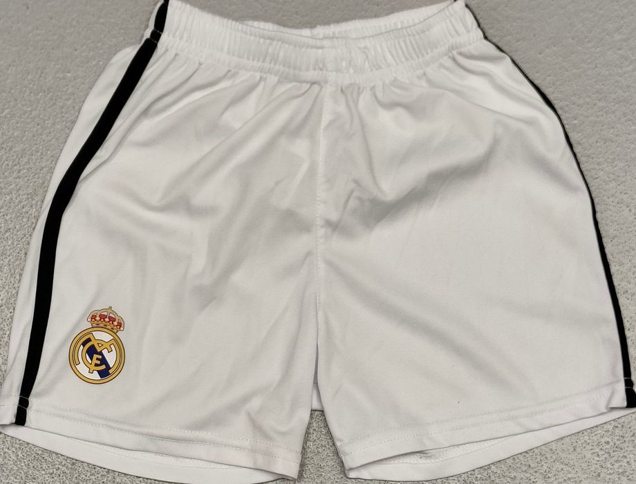 S) Real Madryt logowane spodenki klubowe Roz.116