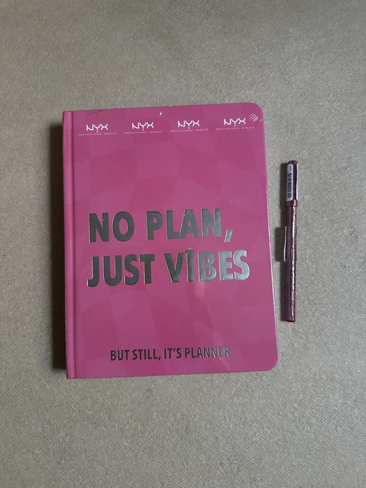 Блокнот планер і олівець від Nyx