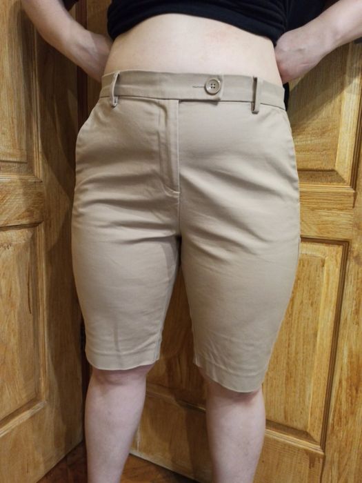 підлітку або дорослій жінці троє шортів 100 грн  без дефектів р М