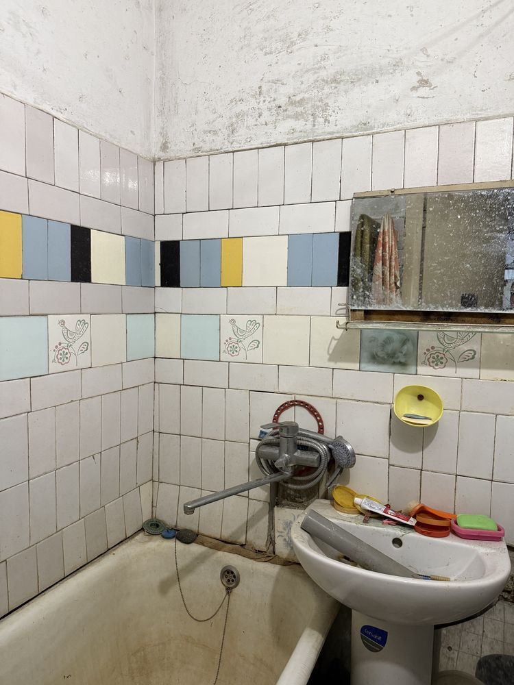 Продам 3 комнатную квартиру возле метро