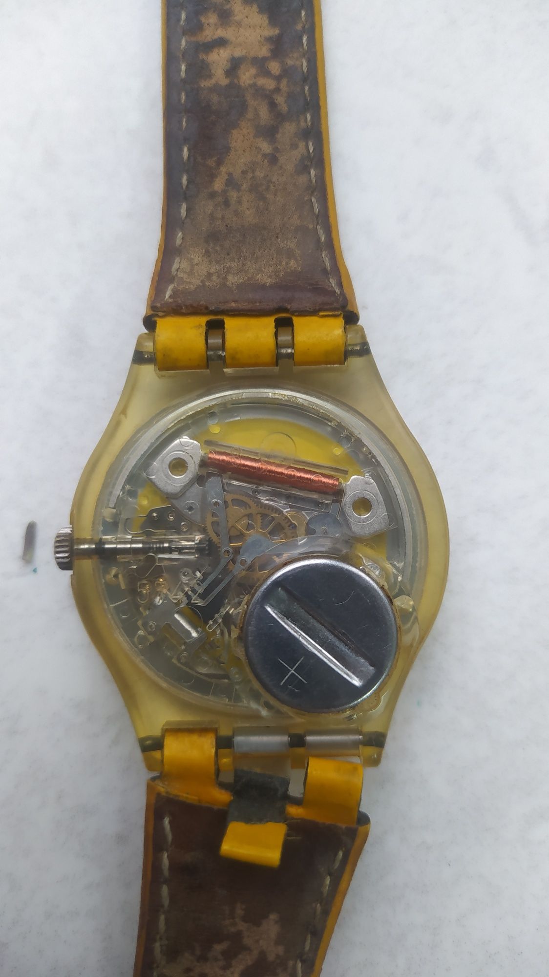 Продам часы SWATCH swiss в рабочем состоянии,ремешок под замену